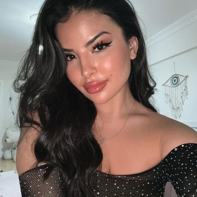 Aksu Duruşu Güçlü Kadın Escort Bayan Efsane